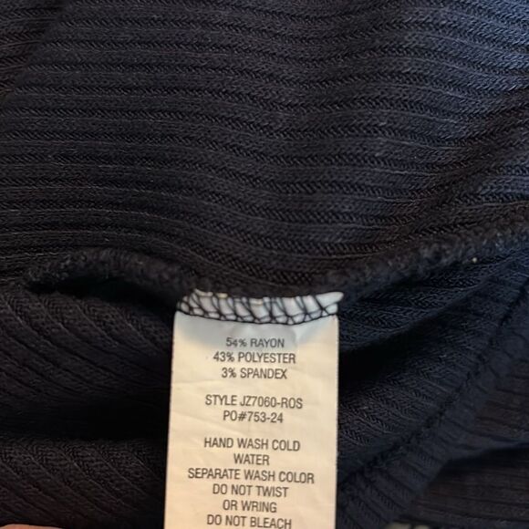 Frankee & Skylar XL Navy Blue Cropped Hooded full zip sweater - Picture 4 of 4